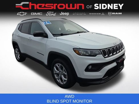 Used 2024 Jeep Compass Latitude AWD/4WD image 3