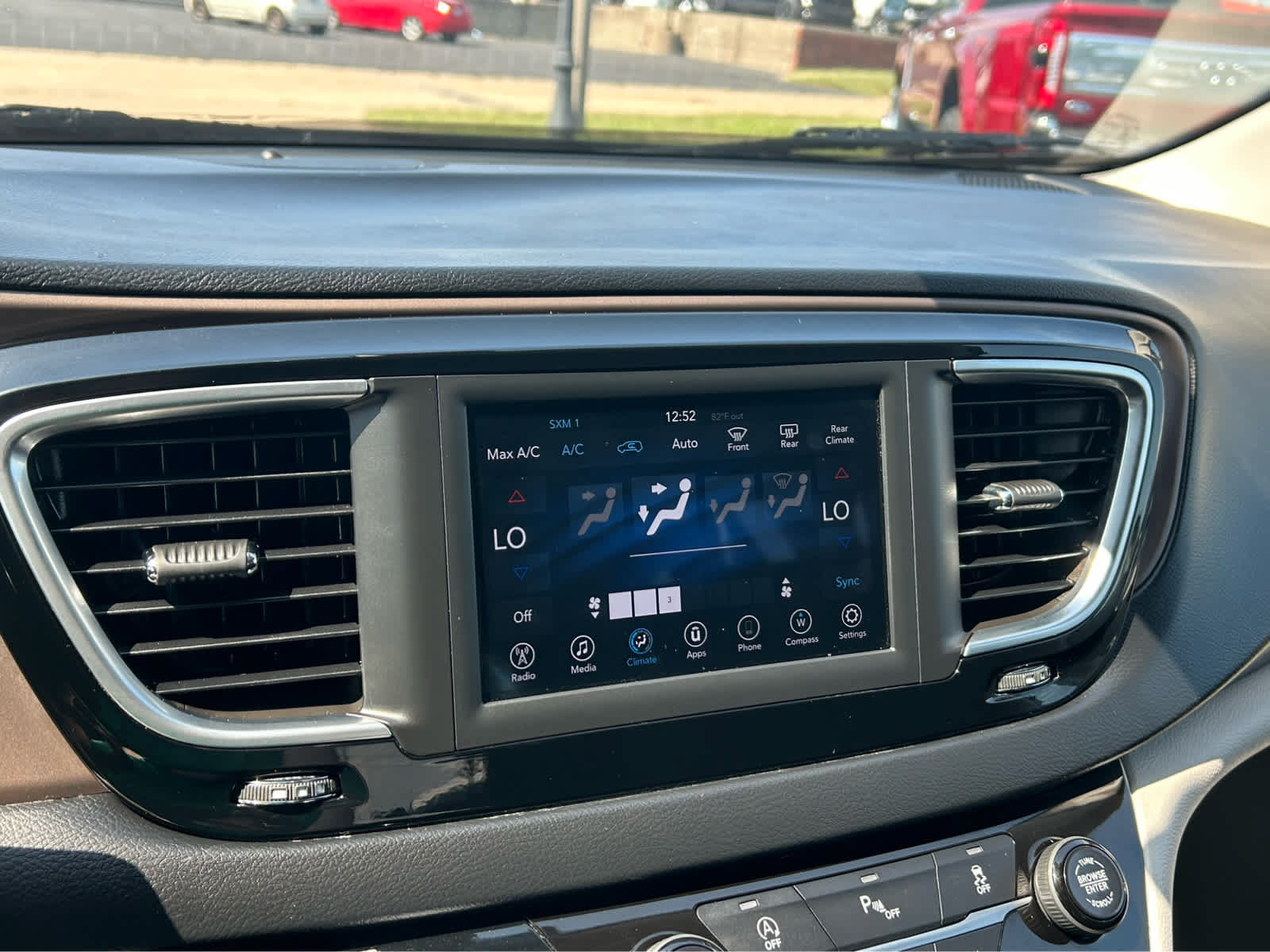 Used 2018 Chrysler Pacifica Touring Plus FWD image 36