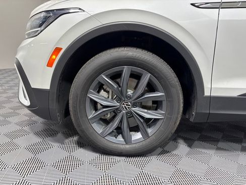 Used 2023 Volkswagen Tiguan SE w/ Panoramic Sunroof Package AWD/4WD image 9