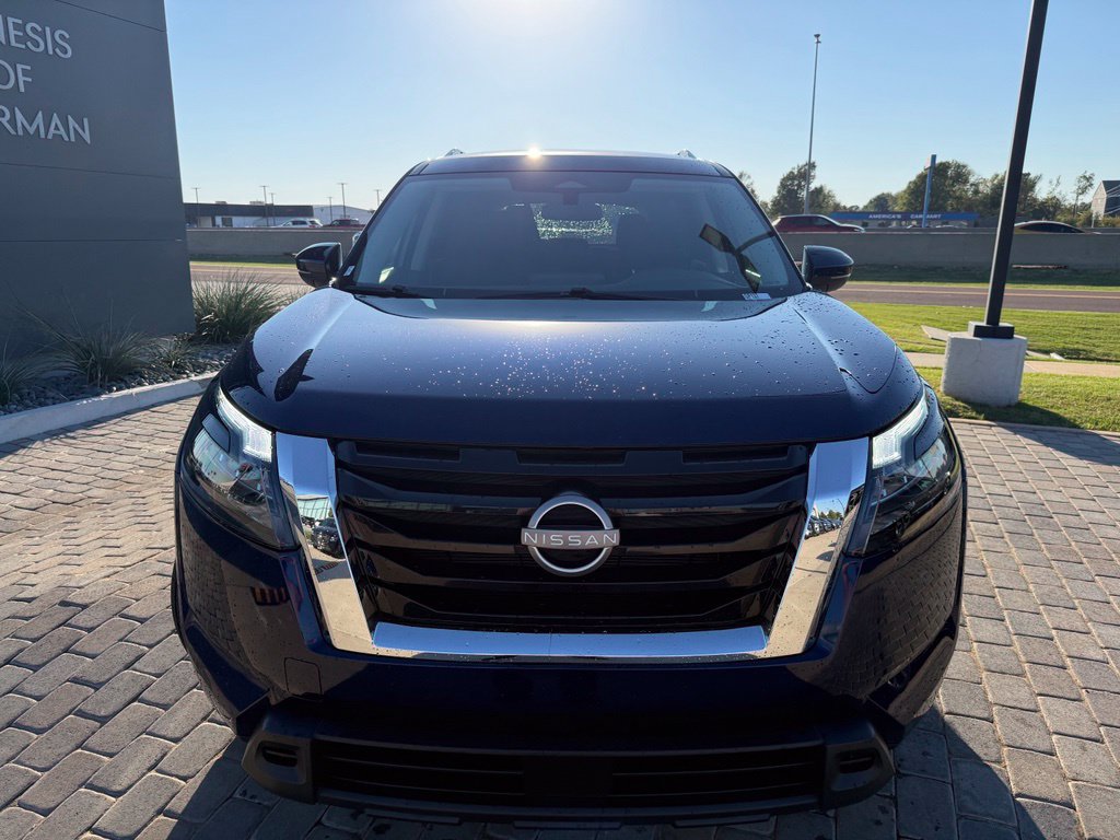 Used 2025 Nissan Pathfinder SV AWD/4WD image 8