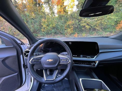 Used 2025 Chevrolet Equinox LT image 30