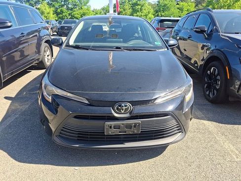 Used 2023 Toyota Corolla LE FWD image 3