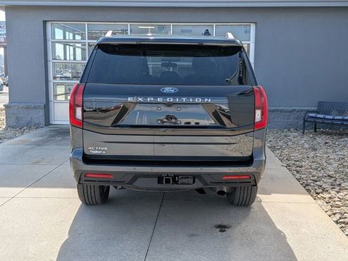 Certified 2025 Ford Expedition Active image 5