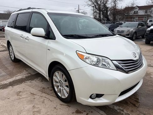 Used 2017 Toyota Sienna XLE w/ XLE Navigation Package image 1