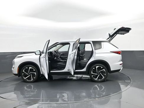 Used 2023 Mitsubishi Outlander SE AWD/4WD image 35