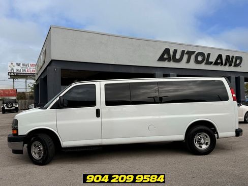 Used 2019 Chevrolet Express 3500 LT w/ LT Preferred Equipment Group RWD image 4