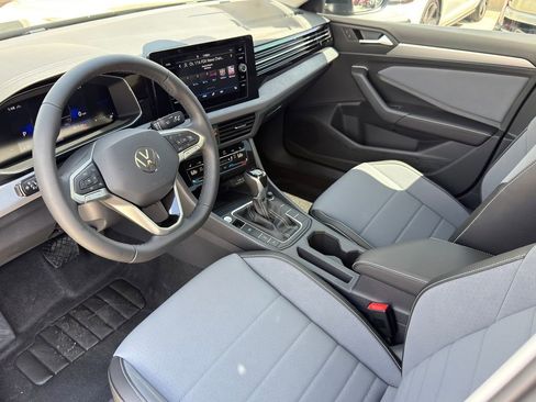 New 2026 Volkswagen Jetta SE FWD image 9