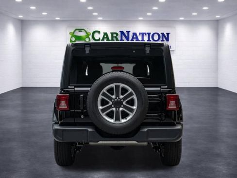 Used 2018 Jeep Wrangler Unlimited Sahara w/ Dual Top Group AWD/4WD image 4