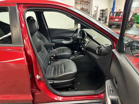 Used 2019 Nissan Kicks SR w/ SR Premium Package FWD image 11