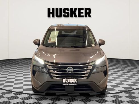 Used 2025 Nissan Rogue SV AWD/4WD image 3
