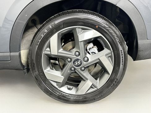 Used 2025 Hyundai Venue Limited image 11