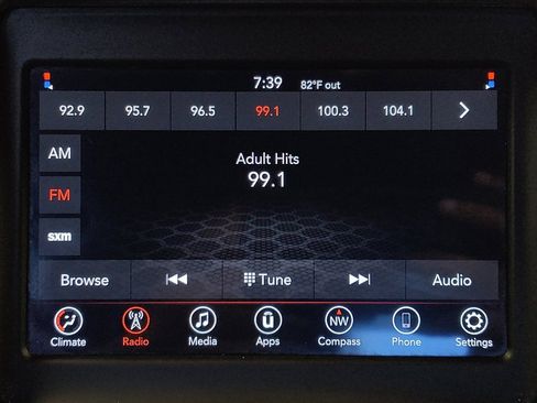 Used 2020 Dodge Charger SXT RWD image 25
