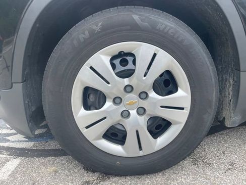Used 2018 Chevrolet Trax LS FWD image 9