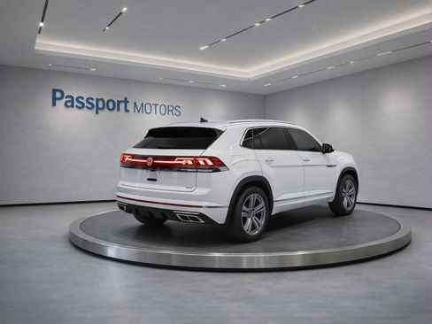 Used 2024 Volkswagen Atlas Cross Sport SEL R-Line AWD/4WD image 4