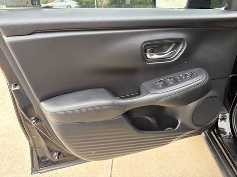 Used 2024 Honda HR-V LX image 12