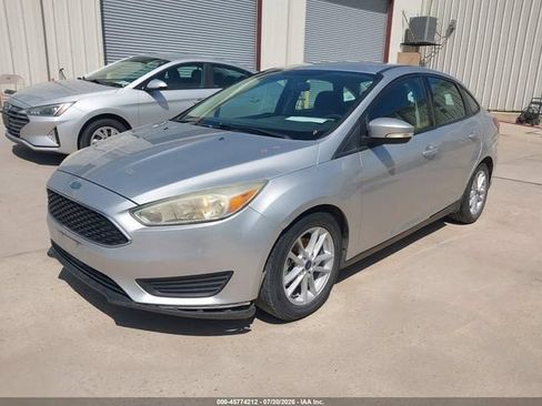 Used 2017 Ford Focus SE FWD image 2