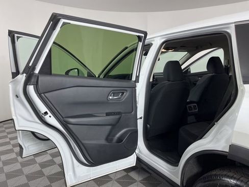 Used 2024 Nissan Rogue SV image 43