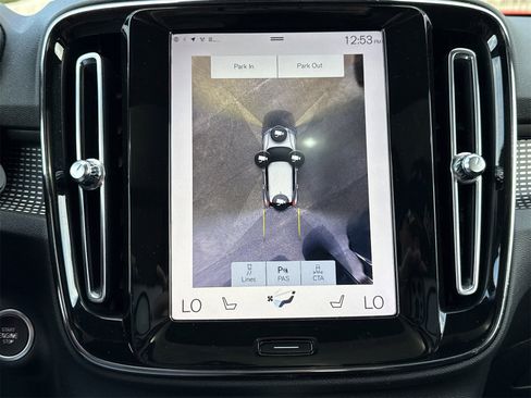 Used 2019 Volvo XC40 T4 R-Design image 24