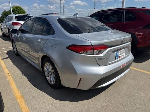 Used 2021 Toyota Corolla LE w/ LE Convenience Package FWD image 4