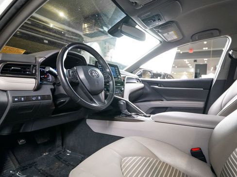 Used 2024 Toyota Camry SE w/ Convenience Package FWD image 4