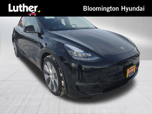 Used 2021 Tesla Model Y Long Range image 1