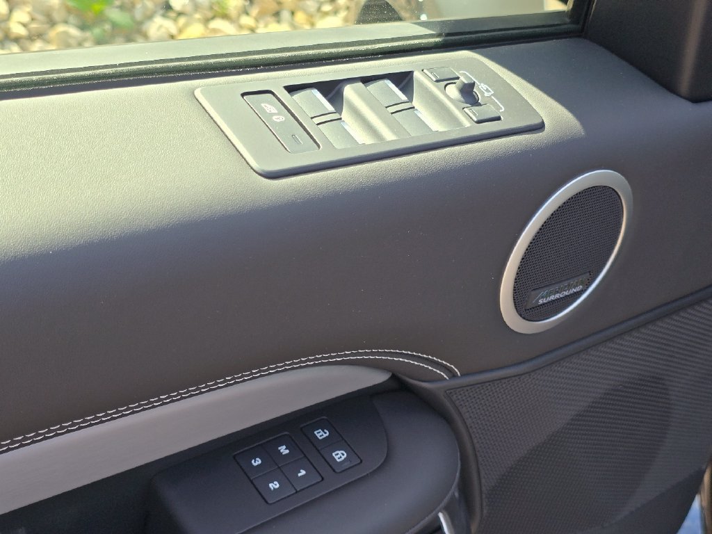 New 2026 Land Rover Discovery Limited Edition AWD/4WD image 22