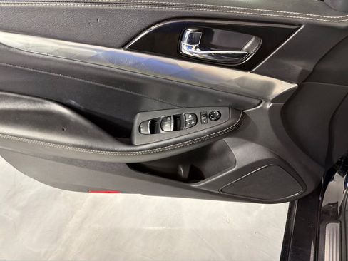 Used 2021 Nissan Maxima 3.5 SV w/ Floor Mat Group FWD image 9