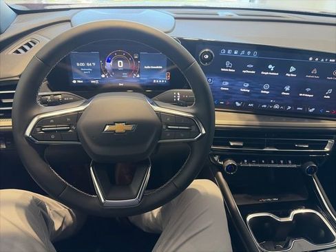 New 2026 Chevrolet Traverse LT w/ Driver Confidence Package AWD/4WD image 16