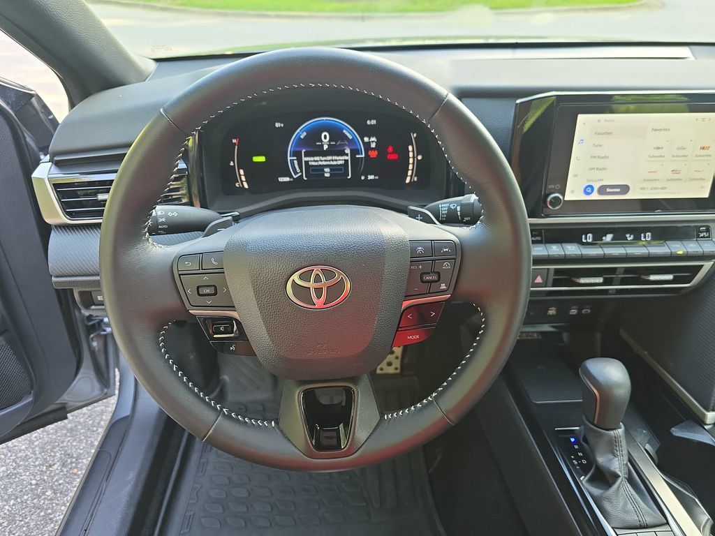 Used 2026 Toyota Camry SE FWD image 15