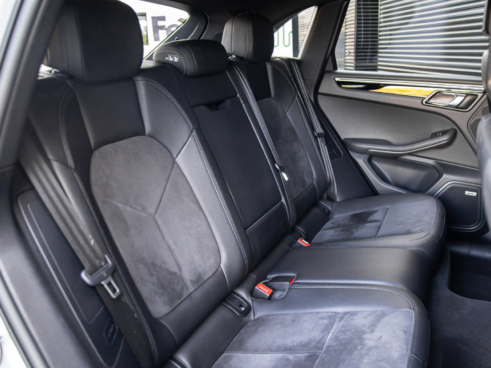 Used 2021 Porsche Macan AWD/4WD image 24
