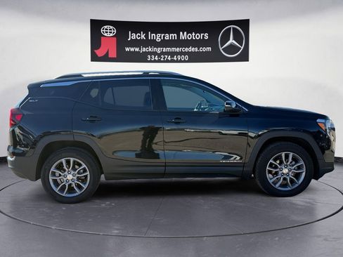 Used 2024 GMC Terrain SLT image 6