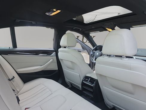 Used 2019 BMW 530i w/ Convenience Package RWD image 16
