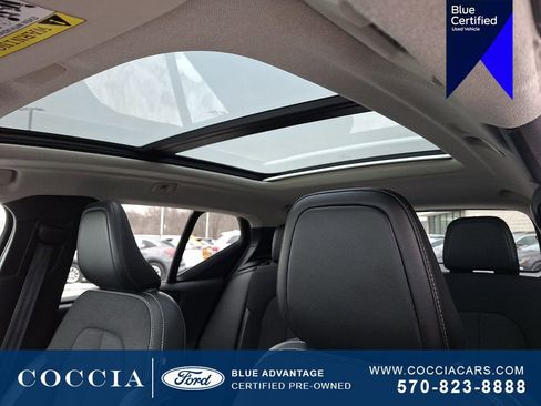 Used 2020 Volvo XC40 T5 Momentum w/ Protection Package Premier image 14