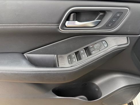 Certified 2024 Nissan Rogue Platinum w/ Platinum Premium Package FWD image 13