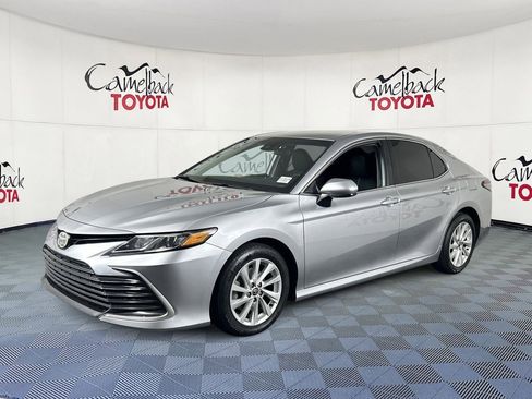 Used 2021 Toyota Camry LE image 4
