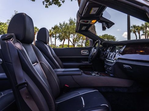 Used 2019 Rolls-Royce Dawn RWD image 22