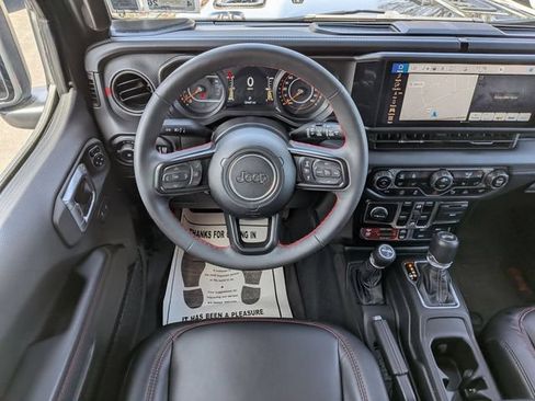 Used 2024 Jeep Wrangler Unlimited Rubicon AWD/4WD image 15