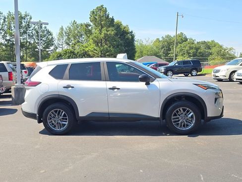 Used 2025 Nissan Rogue S AWD/4WD image 2