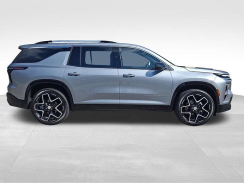 Used 2025 Chevrolet Traverse High Country w/ LPO, Floor Liner Package FWD image 7