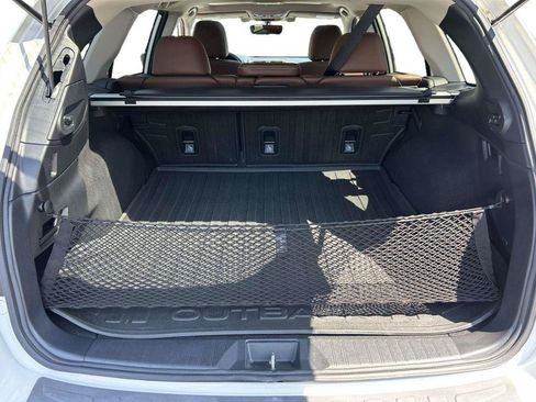 Used 2019 Subaru Outback 3.6R Touring AWD/4WD image 8
