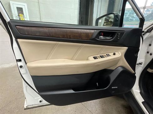 Used 2018 Subaru Outback 2.5i Limited AWD/4WD image 10