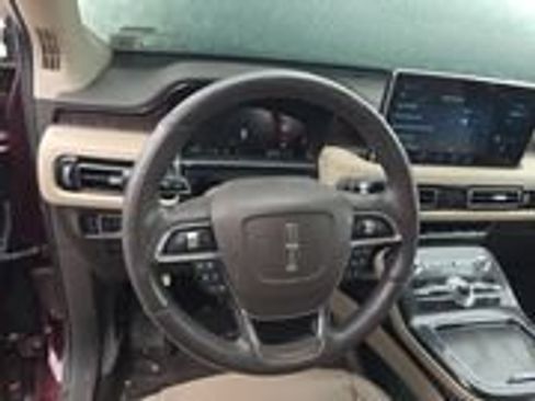 Used 2022 Lincoln Nautilus Reserve image 10