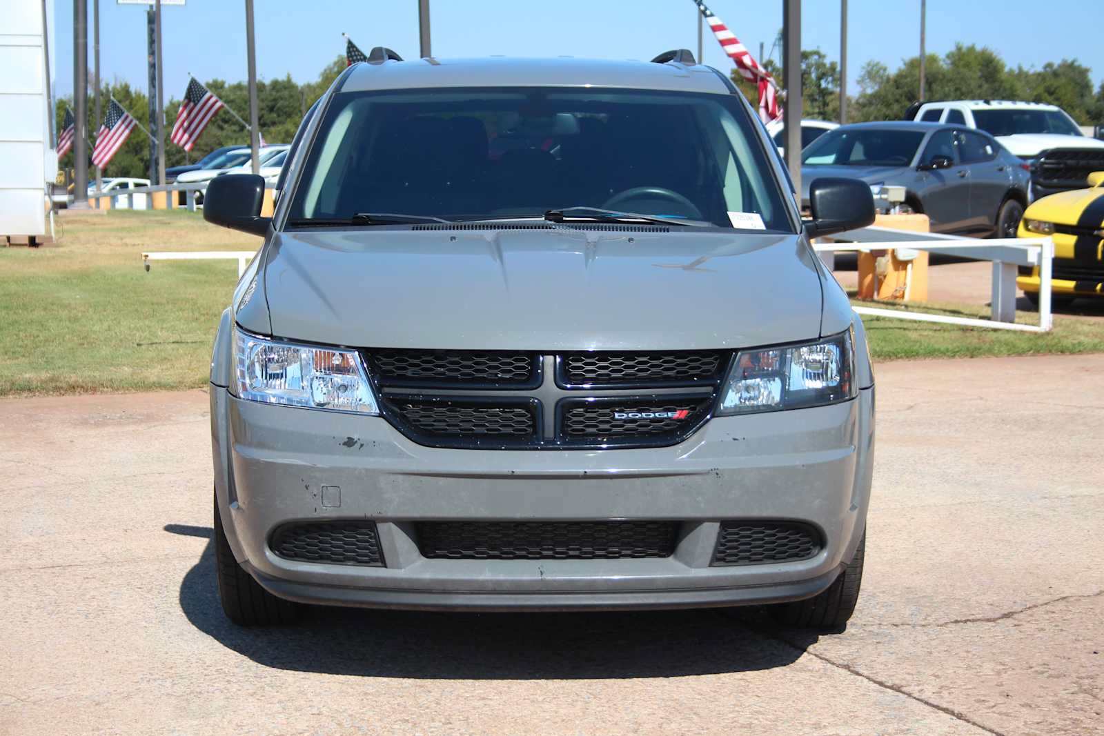 Used 2020 Dodge Journey SE w/ Blacktop Package FWD image 3
