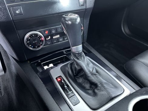 Used 2010 Mercedes-Benz GLK 350 4MATIC image 22