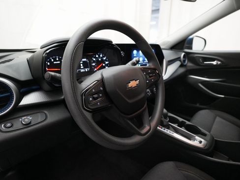 Used 2024 Chevrolet Trax LS w/ LS Convenience Package image 8