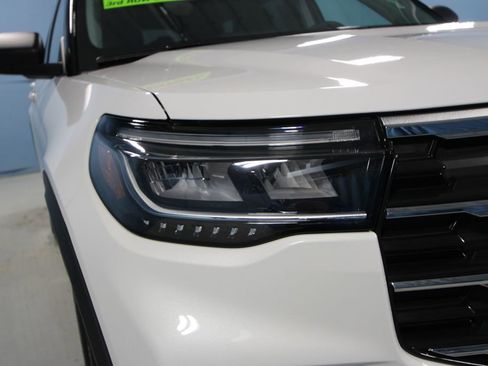 Used 2025 Ford Explorer Active w/ Active Comfort Package image 35