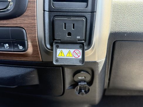 Used 2014 RAM 1500 Laramie RWD image 42