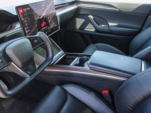 Used 2022 Tesla Model X Base image 18