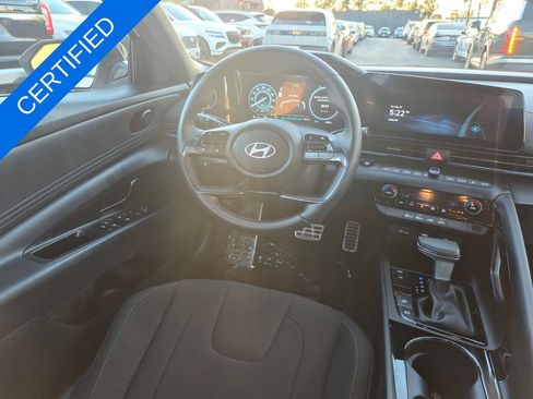Used 2025 Hyundai Elantra SEL image 24