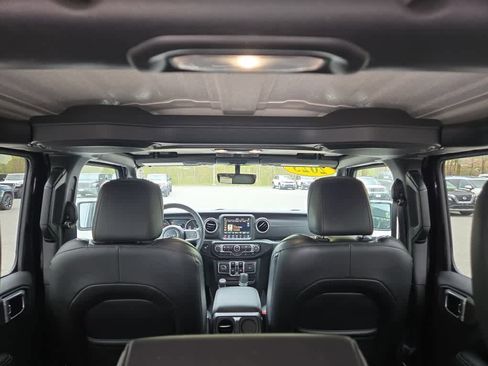Used 2023 Jeep Wrangler Unlimited Sahara w/ Cold Weather Group AWD/4WD image 35